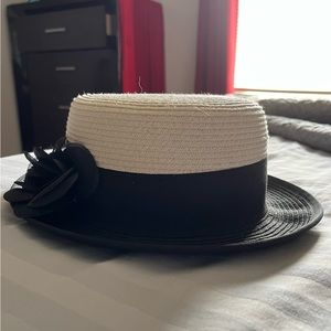 Small brim two tone black and white hat